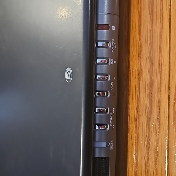 Portable DVD player - Picture 2 of 10